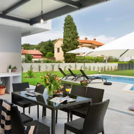 Villa Carolina Di Medulin Pool & View Retreat Διαμέρισμα Μεντουλίν